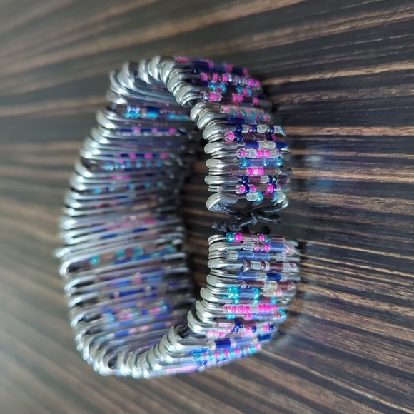 Vintage Y2K safety pin bracelet - Picture 2 of 6